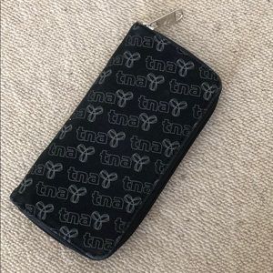 Aritzia TNA wallet